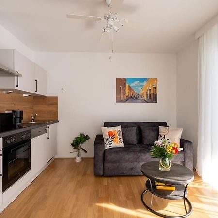 וינה Sunny 1Br Home With Balcony By Hm מראה חיצוני תמונה