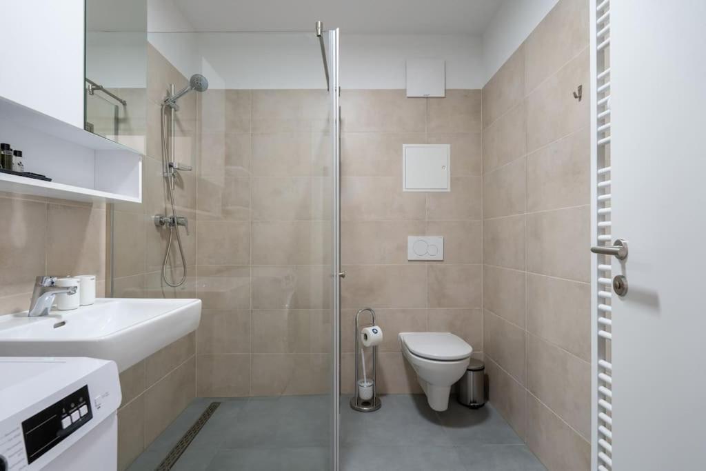 וינה Sunny 1Br Home With Balcony By Hm מראה חיצוני תמונה