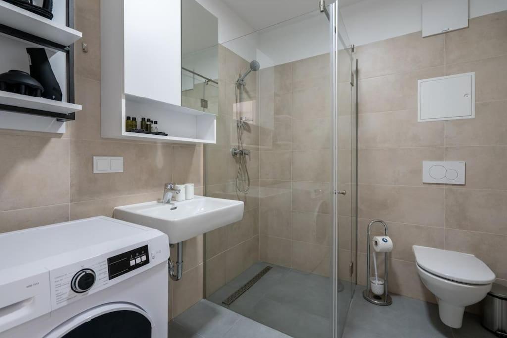 וינה Sunny 1Br Home With Balcony By Hm מראה חיצוני תמונה