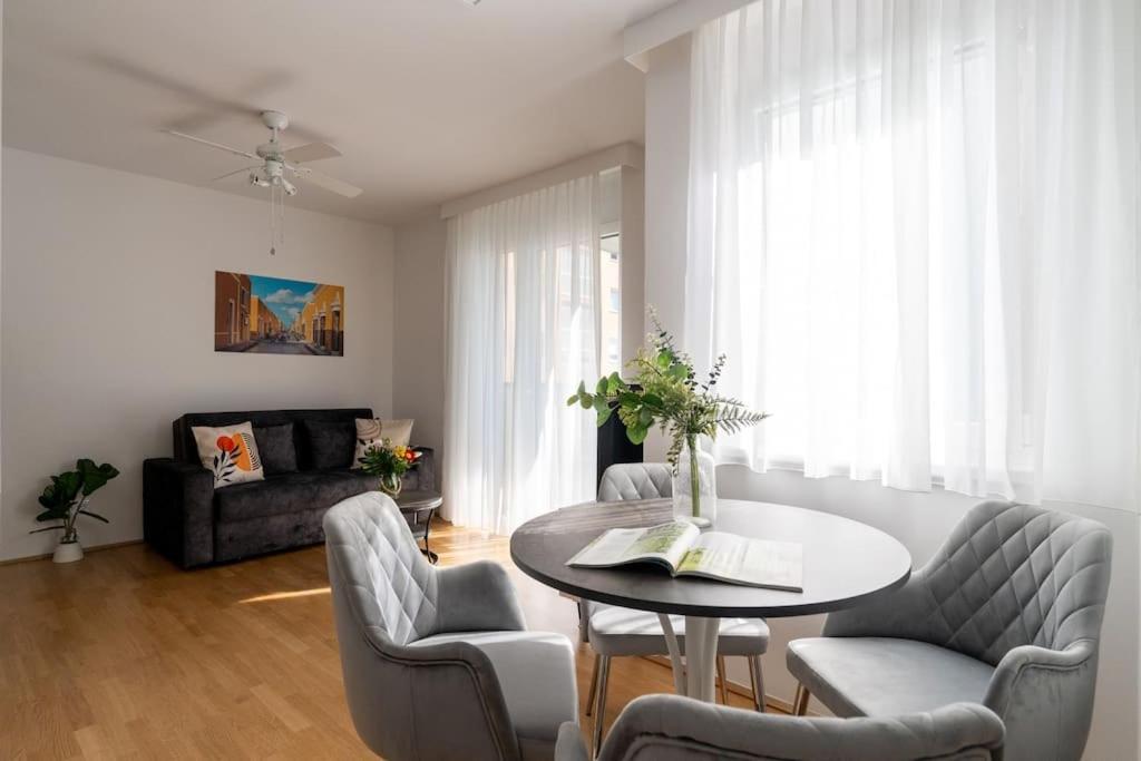 וינה Sunny 1Br Home With Balcony By Hm מראה חיצוני תמונה